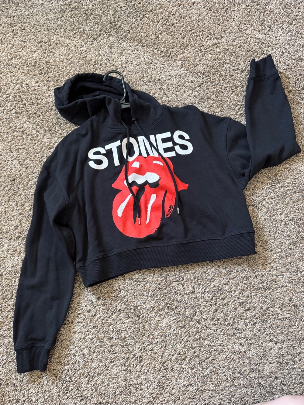 Black Cropped Hoodie with Red Graphic "STOINES"